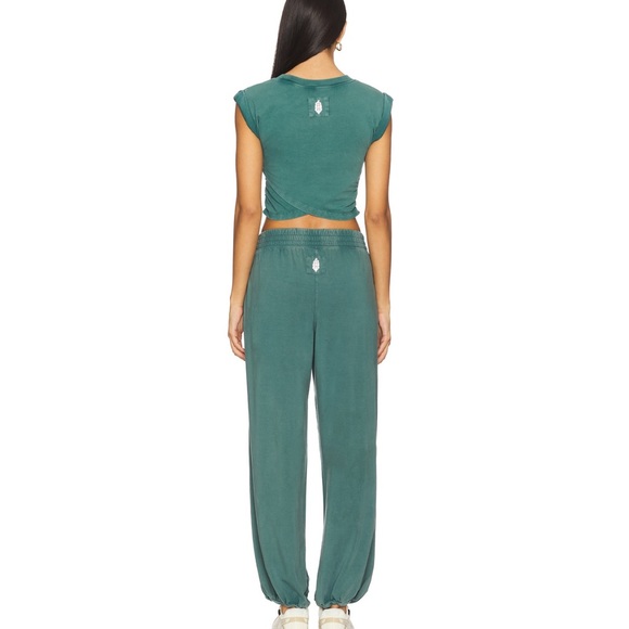 Free People Movement Hot Shot Crossover Set in Evergreen - Picture 2 of 16